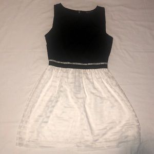 Xtraordinary junior’s size 3 small black & white dress